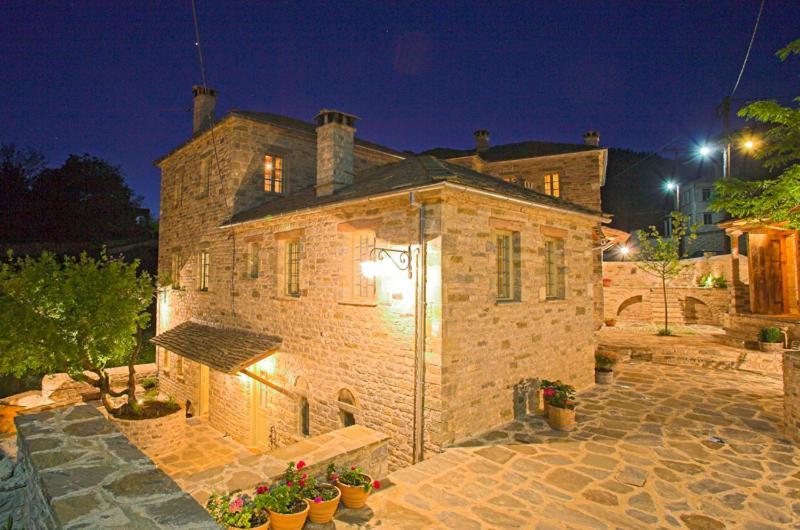 Astra Inn Papigko Bagian luar foto